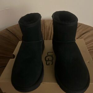 Women’s Black Short Suede Boots Classic Mini ll